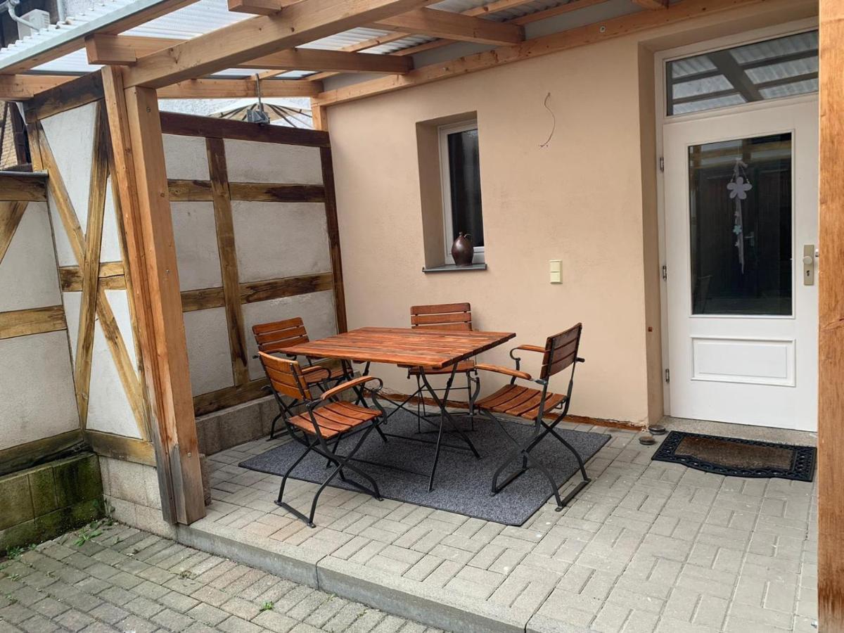 Delux Ferienwohnung Kunstgalerie Und Ilmradweg Kranichfeld Exterior foto