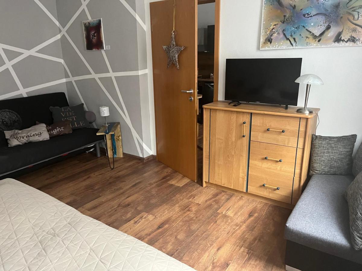 Delux Ferienwohnung Kunstgalerie Und Ilmradweg Kranichfeld Exterior foto