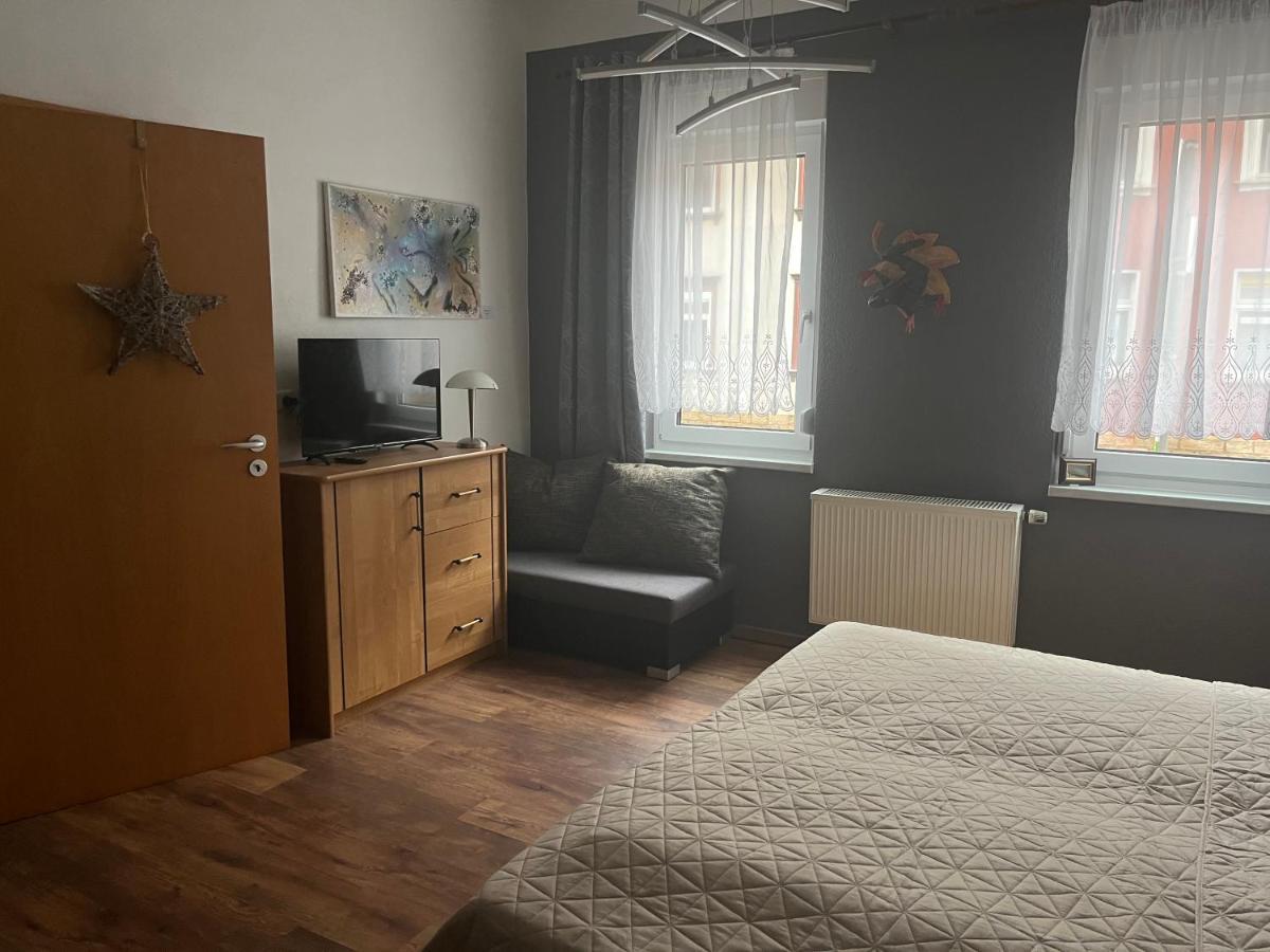 Delux Ferienwohnung Kunstgalerie Und Ilmradweg Kranichfeld Exterior foto
